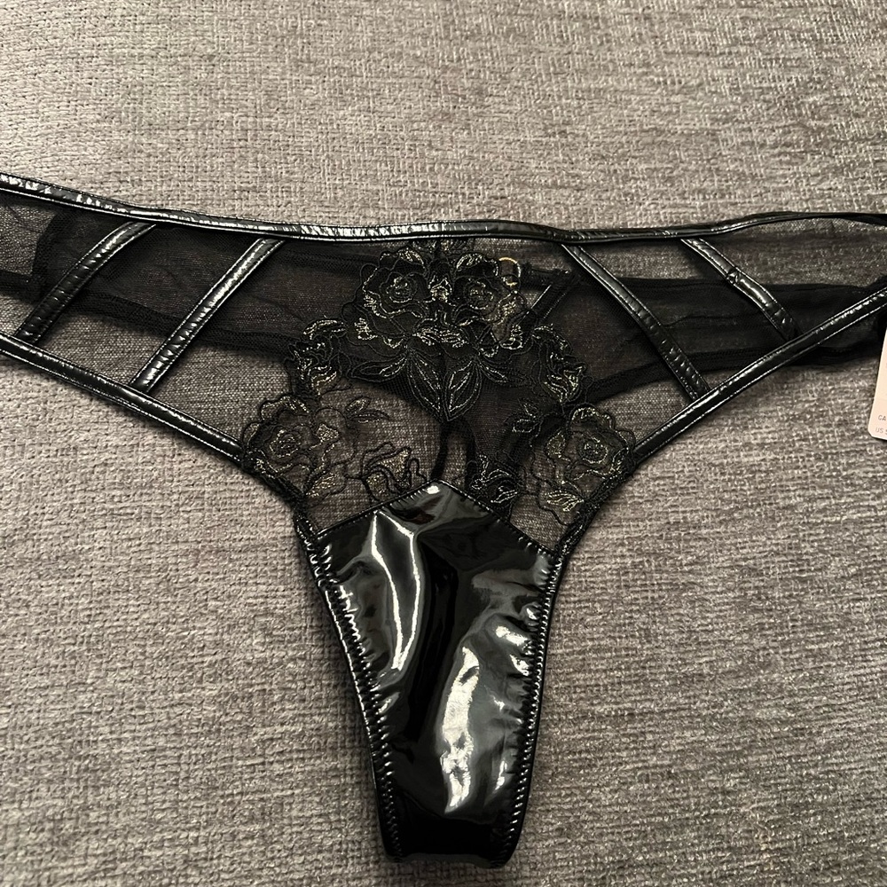 COPY - Victorias Secret very sexy thong string. Size Xl